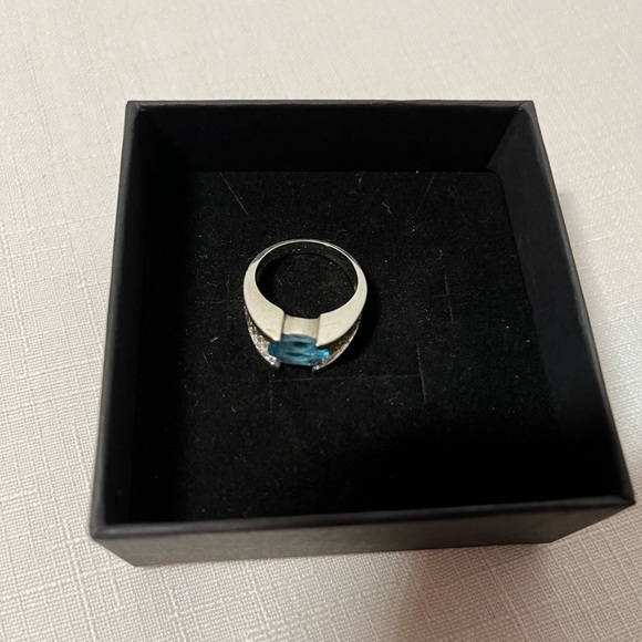 Sterling Silver and Blue Topaz Ring. Size 6.5 - Picture 12 of 14